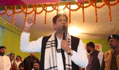 गुलामी की जंजीरों को शिक्षा से तोड़ा जा सकता है: मुकेश सहनी