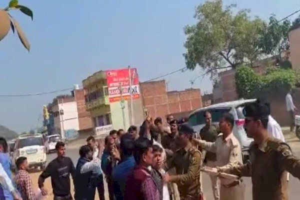 प्रगति यात्रा पर भोजपुर पहुंचे सीएम नीतीश का विरोध...