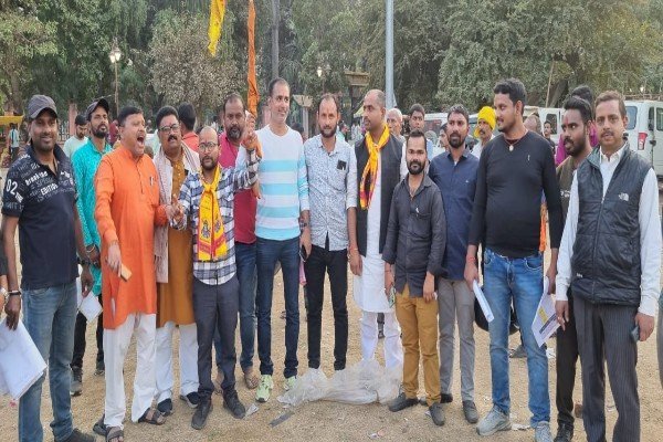 आरा : महाकुम्भ के लिए 11 बसों को गुड्डू सिंह बबुआन ने किया रवाना, निःशुल्क बस के जरिए 25 हजार श्रद्धालु कर चुके कुंभ स्नान...