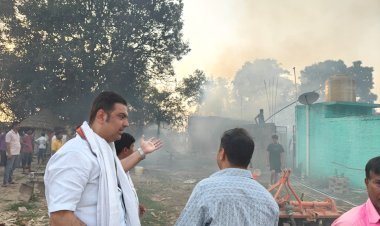 शार्ट सर्किट से 5 घरों में लगी भीषण आग, युवा लोजपा की टीम ने पहुँचाई मदद