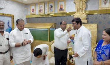 पूर्व मंत्री मुकेश सहनी का जन्मदिन वीआईपी पार्टी कार्यालय में धूमधाम से मनाया गया