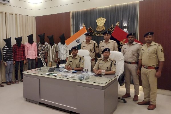 आरा : तनिष्क शो रूम लूटकांड में शामिल 10 अपराधी गिरफ्तार, गहनों को गलाकर बना दिया गया था बिस्किट...