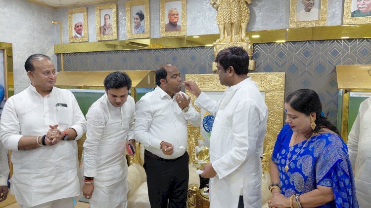 मुकेश सहनी जी का जन्मदिन उनके पटना आवास पर हर्षोल्लास के साथ मनाया गया