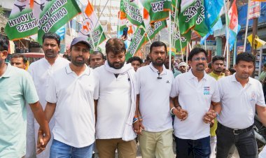 पलायन रोको नौकरी दो यात्रा आज किशनगंज में । यात्रा के पूर्व शहर में निकाली गई मशाल जुलूस