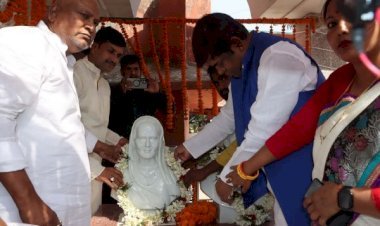 वीआईपी प्रमुख मुकेश सहनी पहुंचे हाजीपुर, स्वतंत्रता सेनानी जामुन राय की प्रतिमा पर किया माल्यार्पण, दी श्रद्धांजलि...