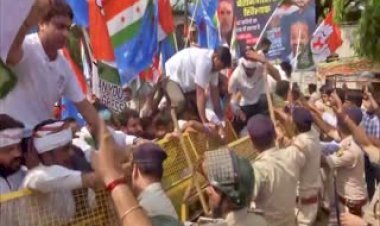 पटना में कांग्रेस का हल्ला बोल, नीतीश आवास की ओर बढ़े