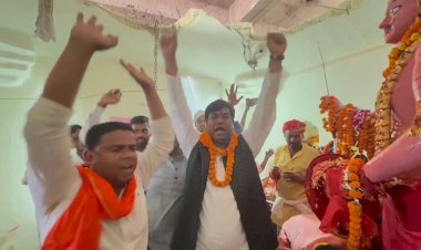 मोकामा के घोसवरी पहुंचे वीआईपी के प्रमुख मुकेश सहनी, बाबा चौहरमल का लिया आशीर्वाद