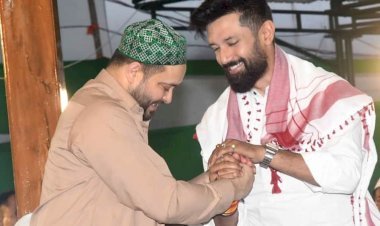 पैदल ही पहुंचे मुख्यमंत्री नीतीश कुमार, देखते ही चिराग ने पैर छूकर लिया आशीर्वाद