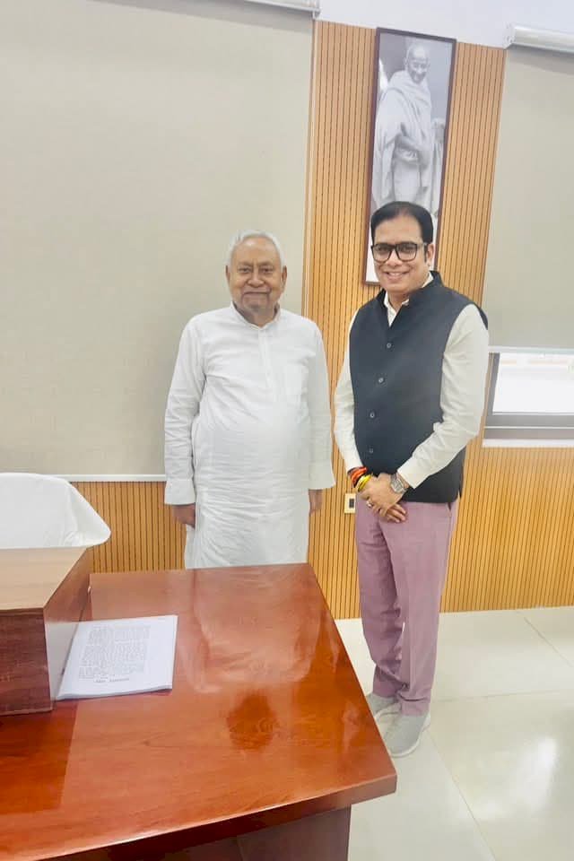 डॉक्टर संजीव कुमार सोमवार को बिहार के मुख्यमंत्री नीतीश कुमार से मिलकर कई मुद्दों पर खुलकर चर्चा