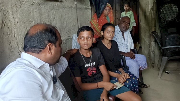 गायन प्रतिभा की चमकती मिसाल बनीं लक्ष्मी, काउंसिल संरक्षक संजीव मिश्रा ने किया सम्मानित