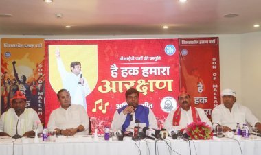 - बिहार चुनाव से पहले वीआईपी प्रमुख मुकेश सहनी ने 12 साल के संघर्ष की गाथा को गाने के जरिये सामने लाया, 'है हक हमारा आरक्षण' के जरिये बताया लक्ष्य