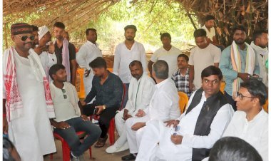 वीआईपी प्रमुख मुकेश सहनी बक्सर पहुंचे, शहीद जयशंकर चौधरी और शहीद सुनील सिंह के पैतृक आवास जाकर शोकाकुल परिजनों से की मुलाकात