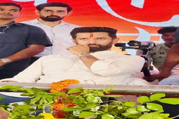 चिराग पासवान ने आरा से फूंका चुनावी बिगुल, देहाती ठाट और मूंछ के ताव ने लूटी महफिल...