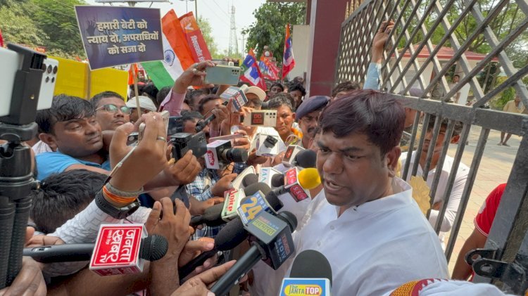 - समस्तीपुर पहुंचे वीआईपी प्रमुख मुकेश सहनी, सामूहिक दुष्कर्म पीड़ित को न्याय की मांग को लेकर सड़क पर उतरे