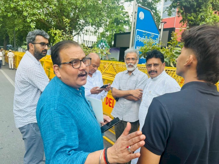 बिहार में वोटर पुनरीक्षण कार्यक्रम के पुरजोर विरोध में कांग्रेस पार्टी, बिहार से दिल्ली तक छिड़ गई है रार