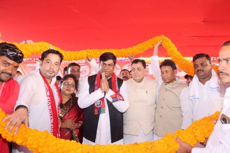केसरिया पहुँचे मुकेश सहनी, निःशुल्क चिकित्सा शिविर का किया उद्घाटन