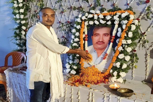 स्वर्गीय राम हुलास उपाध्याय की स्मृति में श्रद्धांजलि सभा आयोजित, हजारों लोगों ने दी अंतिम विदाई...