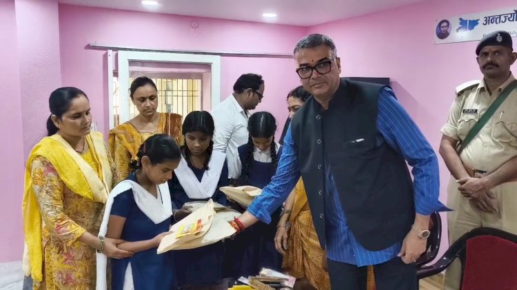 ज्योतिपुंज फाउंडेशन की ओर से अन्तर्ज्योति बालिका विद्यालय कुम्हरार में रक्षाबंधन
