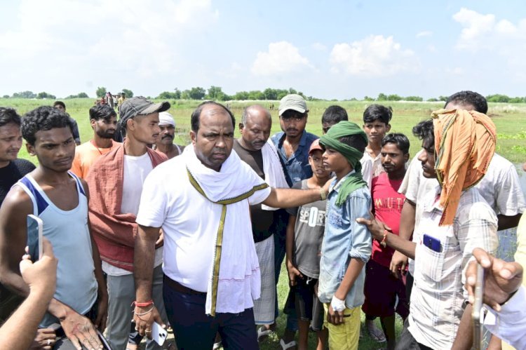 सुपौल में मिरचैया नदी हादसा: नाव पलटने से पांच महिलाओं की लापता, परिवार में शोक की लहर