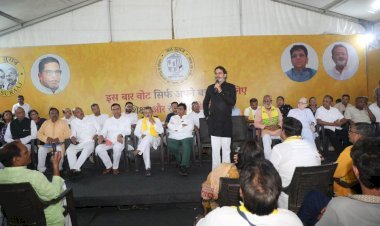 जन सुराज पार्टी ने मनाया अपना पहला स्थापना दिवस, राष्ट्रीय अध्यक्ष उदय सिंह, प्रदेश अध्यक्ष मनोज भारती और सूत्रधार प्रशांत किशोर ने सभी कार्यकर्ताओं को दी शुभकामनाएं