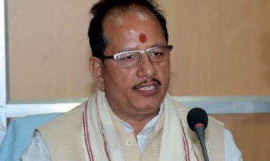 राजस्व कर्मियों को फटकारने के बाद अधिकारी को विजय सिन्हा ने किया सस्पेंड, बोले- नहीं किया जायेगा बर्दाश्त