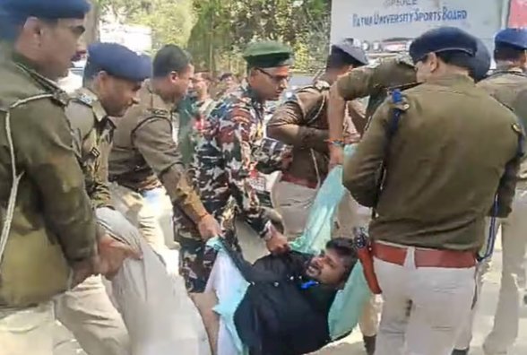 वोटिंग के समय अफरातफरी, तेज प्रताप के प्रत्याशी पर पुलिस की कार्रवाई !